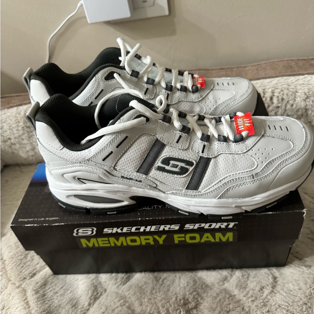 Sketchers Sneakers